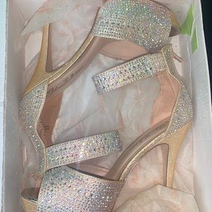 DE BLOSSOM COLLECTION SPARKLING HEELS WITH CLUTCH INCLUDED